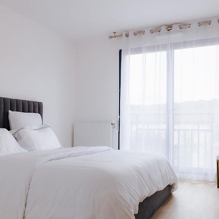 Appartement Luxueux, Neuf & Equipe A Versailles, Saint-Cyr-lʼÉcole エクステリア 写真