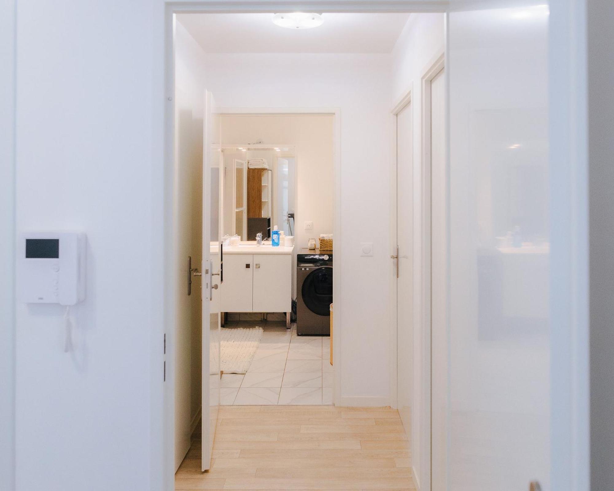 Appartement Luxueux, Neuf & Equipe A Versailles, Saint-Cyr-lʼÉcole エクステリア 写真
