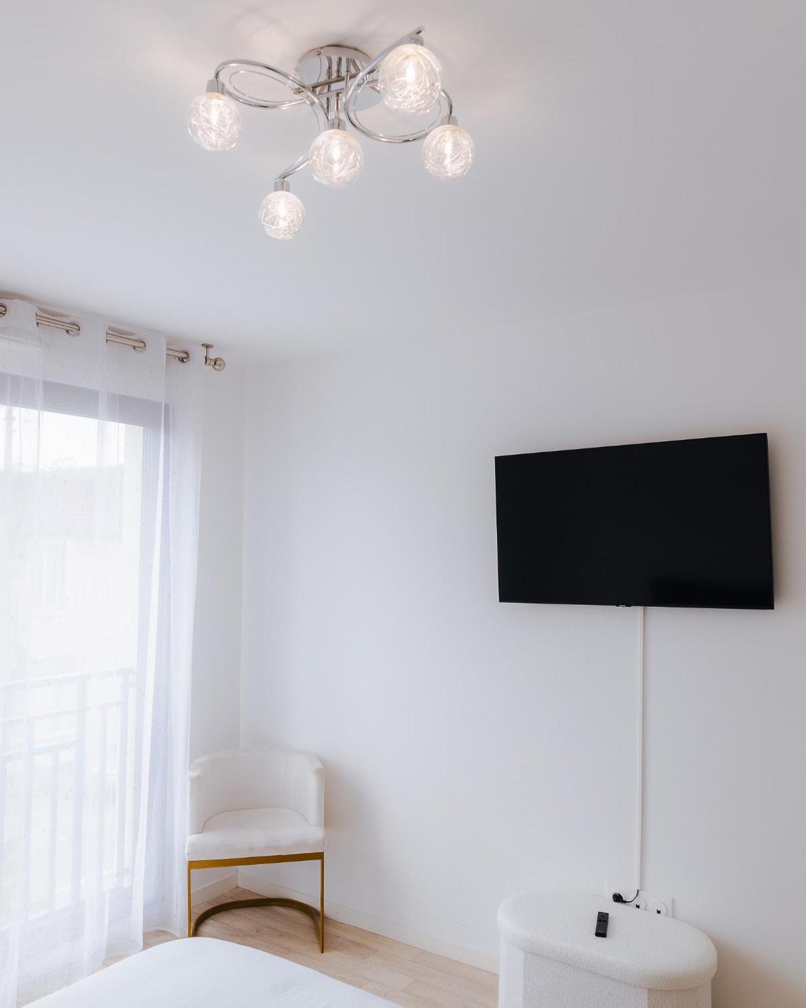 Appartement Luxueux, Neuf & Equipe A Versailles, Saint-Cyr-lʼÉcole エクステリア 写真