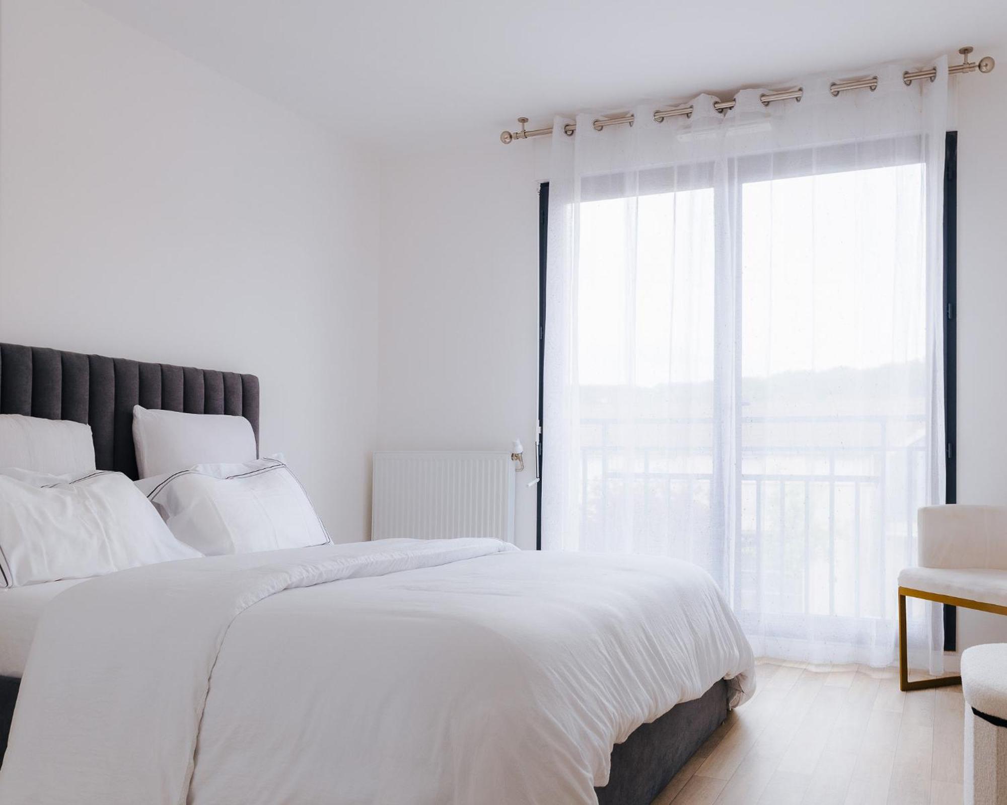 Appartement Luxueux, Neuf & Equipe A Versailles, Saint-Cyr-lʼÉcole エクステリア 写真
