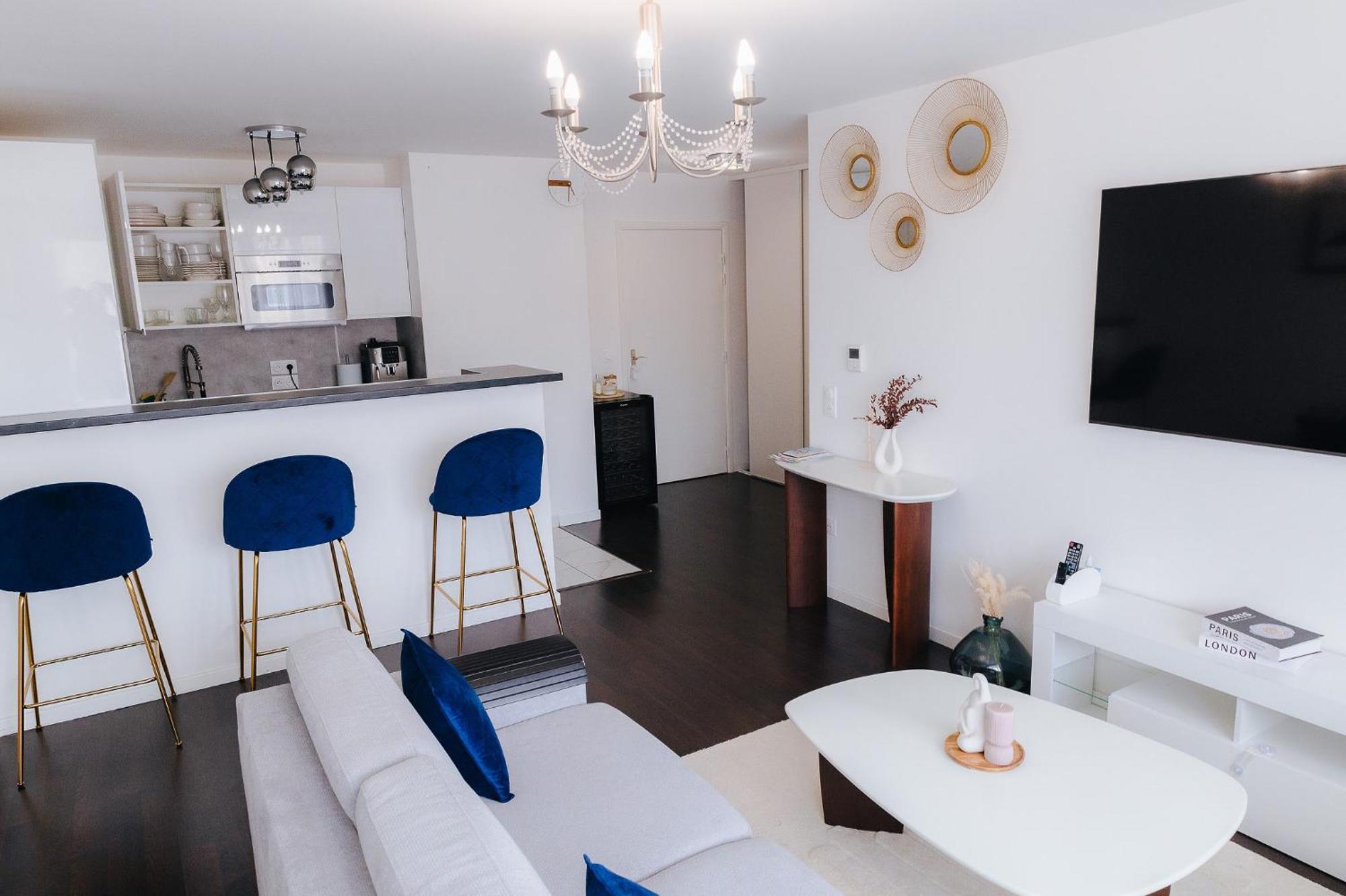Appartement Luxueux, Neuf & Equipe A Versailles, Saint-Cyr-lʼÉcole エクステリア 写真